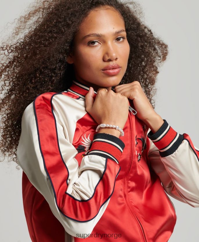 Superdry rød klær 86P46D3517 vintage brodert sukajan jakke kvinner