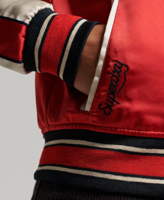 Superdry rød klær 86P46D3517 vintage brodert sukajan jakke kvinner