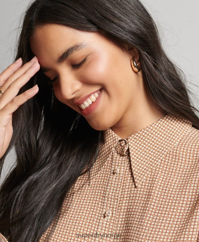 Superdry brun klær 86P46D6515 Langermet skjorte med 70-tallstrykk kvinner