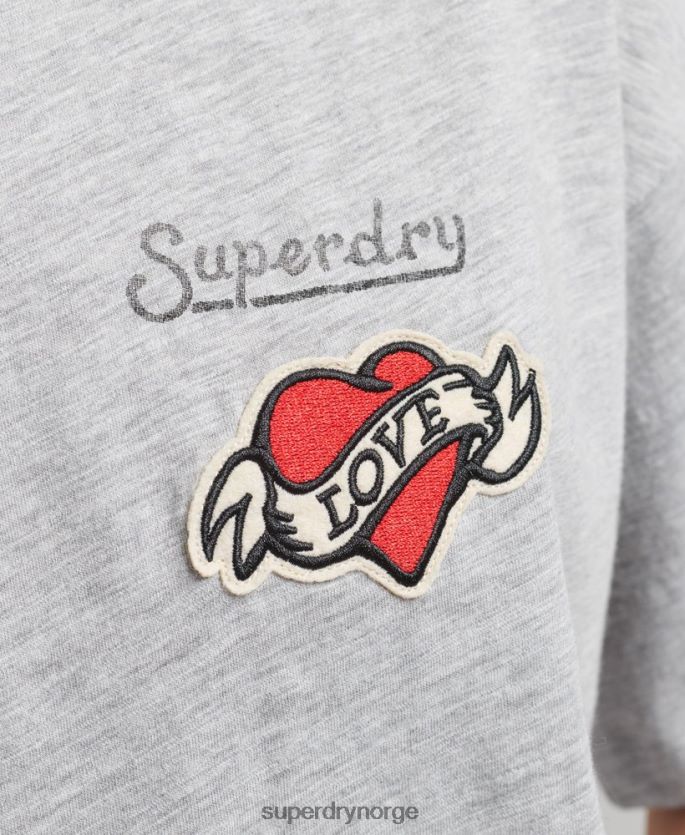 Superdry grå klær 86P46D6247 90-talls t-skjorte med løs passform med logolapp kvinner