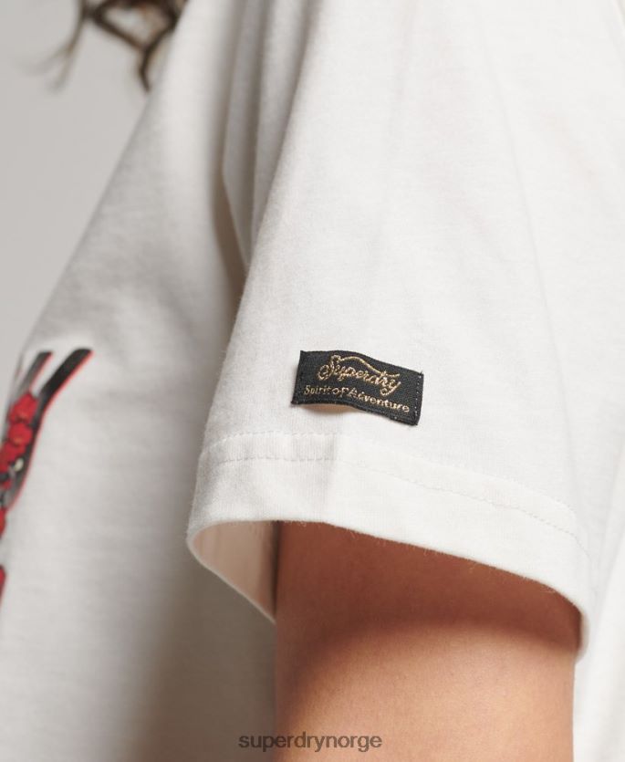 Superdry hvit klær 86P46D2680 japansk vintage logo grafisk t-skjorte kvinner