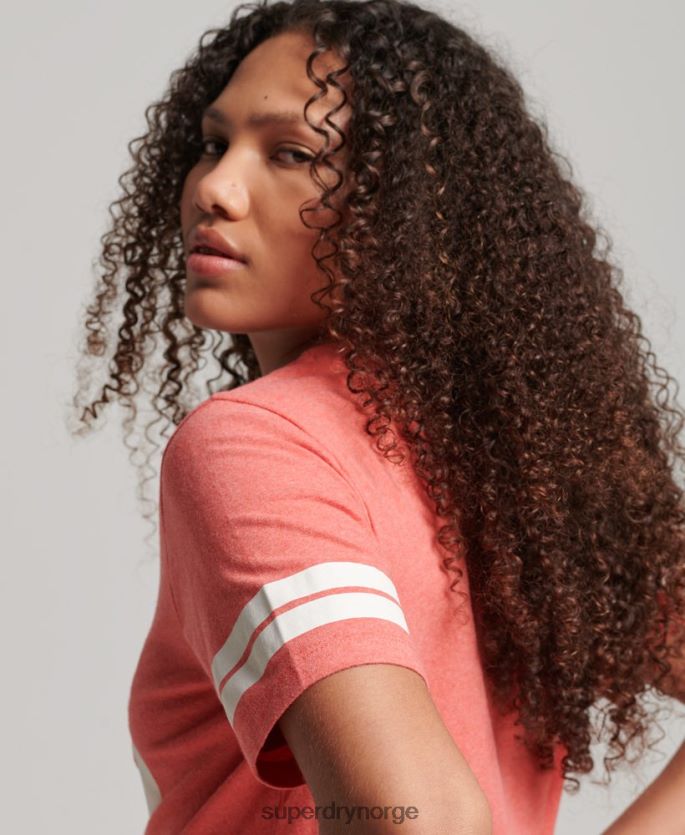 Superdry korall klær 86P46D2247 kollegial t-skjorte med vintage-skript i økologisk bomull kvinner