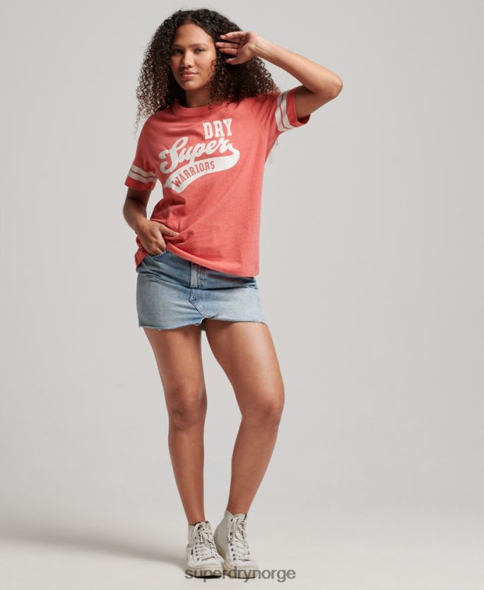 Superdry korall klær 86P46D2247 kollegial t-skjorte med vintage-skript i økologisk bomull kvinner