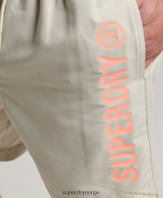 Superdry beige klær 86P46D403 core sport 17 tommers resirkulerte badeshorts menn