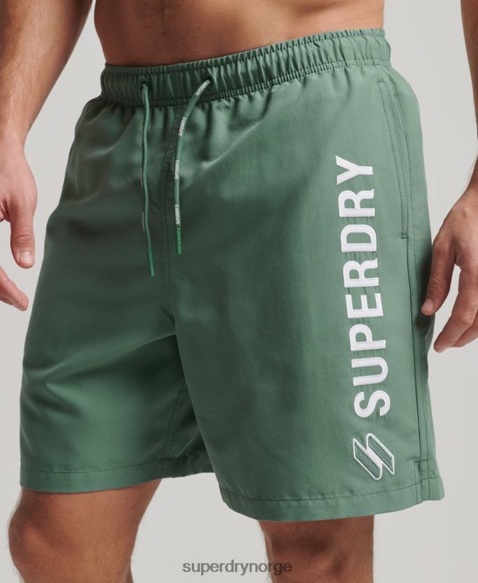 Superdry grønn klær 86P46D56 19 tommers resirkulerte badeshorts med applikasjoner menn
