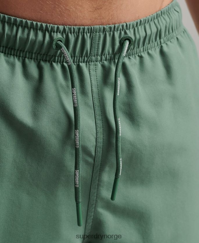 Superdry grønn klær 86P46D56 19 tommers resirkulerte badeshorts med applikasjoner menn