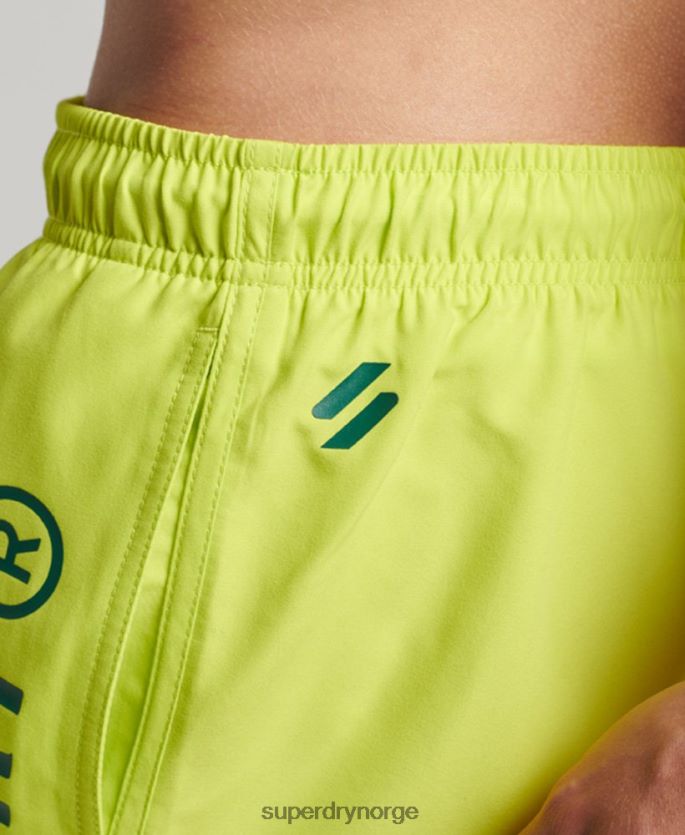 Superdry gul klær 86P46D424 core sport 17 tommers resirkulerte badeshorts menn
