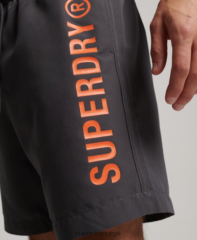 Superdry mørk grå klær 86P46D385 core sport 17 tommers resirkulerte badeshorts menn