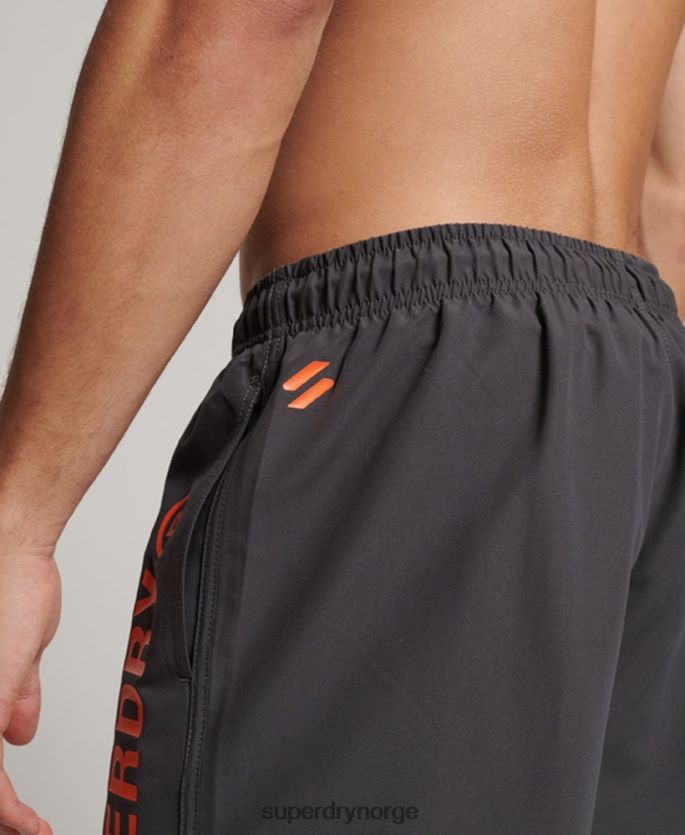 Superdry mørk grå klær 86P46D385 core sport 17 tommers resirkulerte badeshorts menn