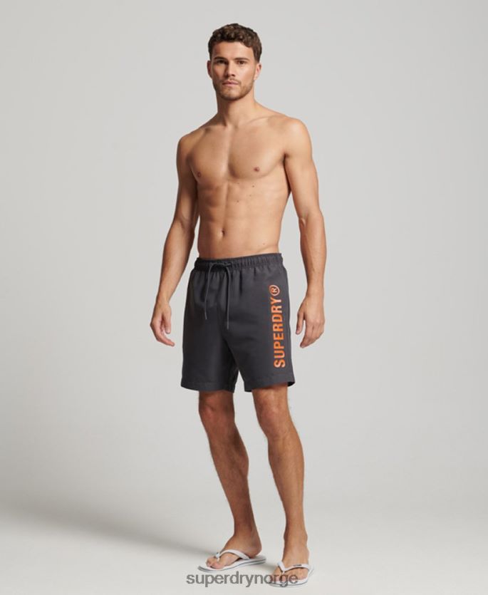 Superdry mørk grå klær 86P46D385 core sport 17 tommers resirkulerte badeshorts menn