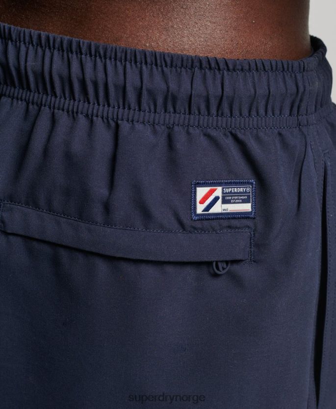 Superdry marinen klær 86P46D409 19 tommers resirkulerte badeshorts med applikasjoner menn