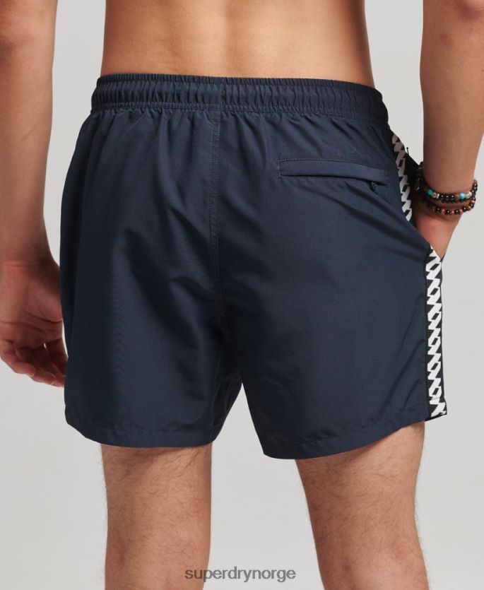 Superdry marinen klær 86P46D450 tape 15 tommers resirkulerte badeshorts menn