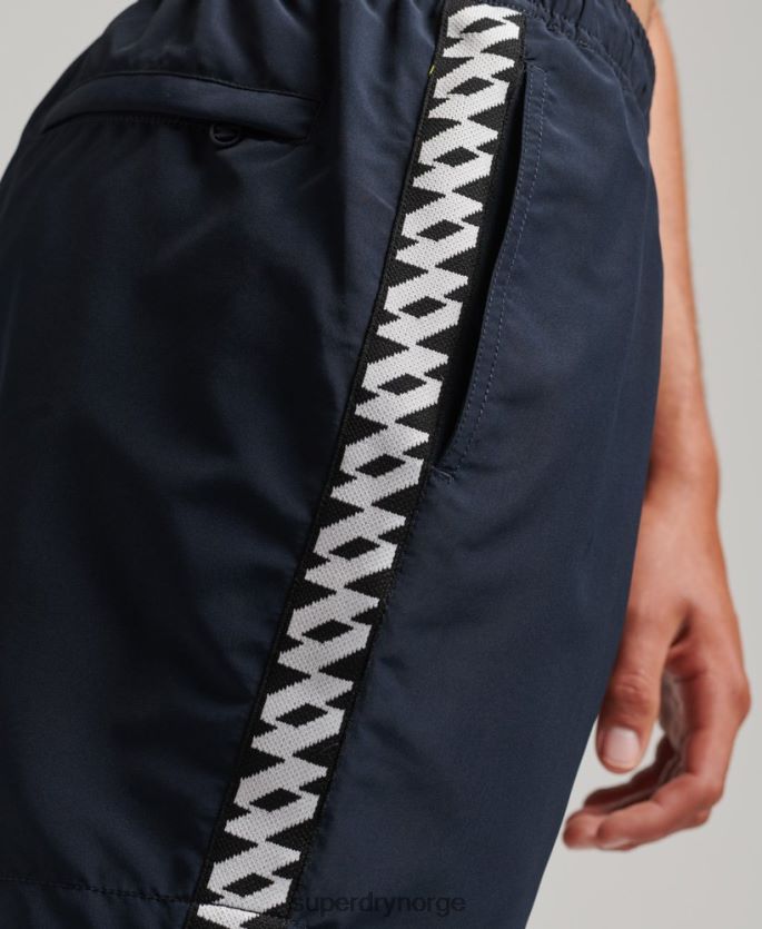 Superdry marinen klær 86P46D450 tape 15 tommers resirkulerte badeshorts menn