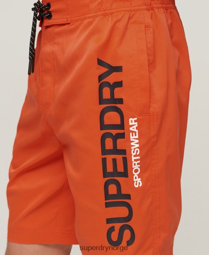 Superdry oransje klær 86P46D13 sportsklær resirkulerte brettshorts menn