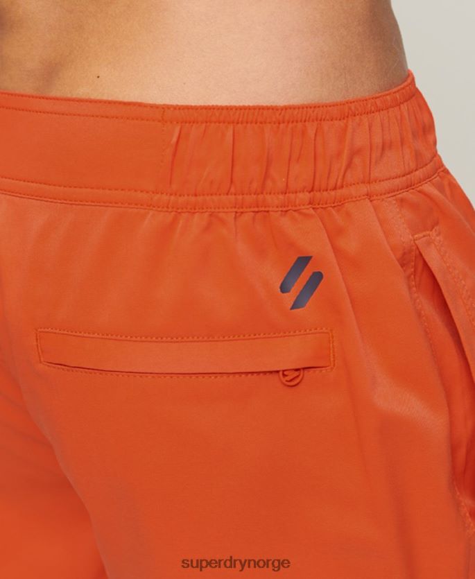 Superdry oransje klær 86P46D13 sportsklær resirkulerte brettshorts menn