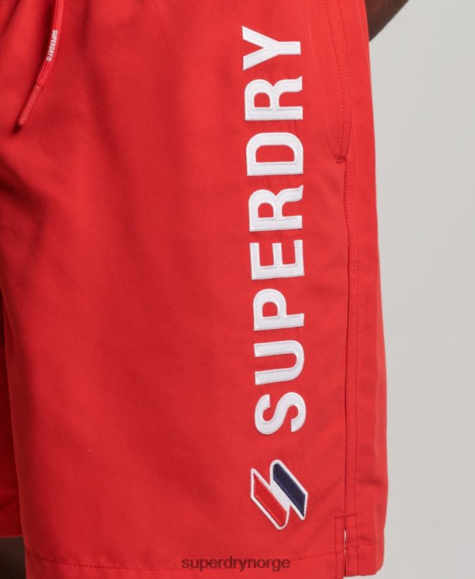 Superdry rød klær 86P46D422 19 tommers resirkulerte badeshorts med applikasjoner menn