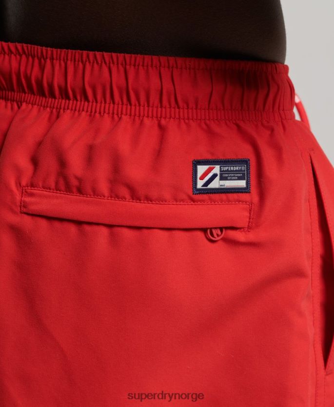 Superdry rød klær 86P46D422 19 tommers resirkulerte badeshorts med applikasjoner menn