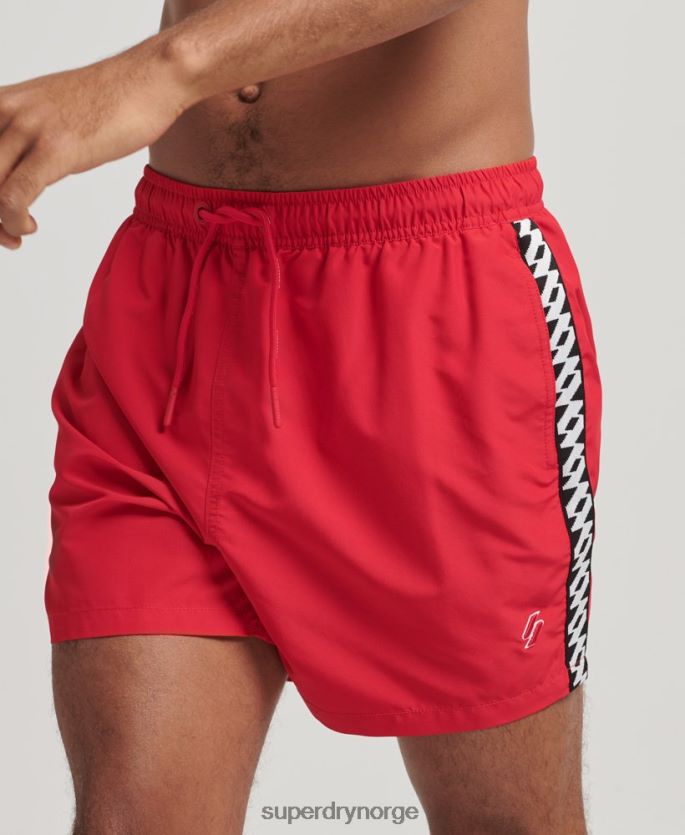 Superdry rød klær 86P46D451 tape 15 tommers resirkulerte badeshorts menn