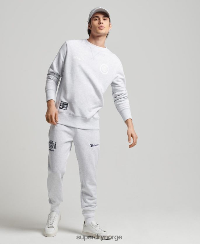 Superdry lysegrå klær 86P46D778 varsity arch crew sweatshirt menn