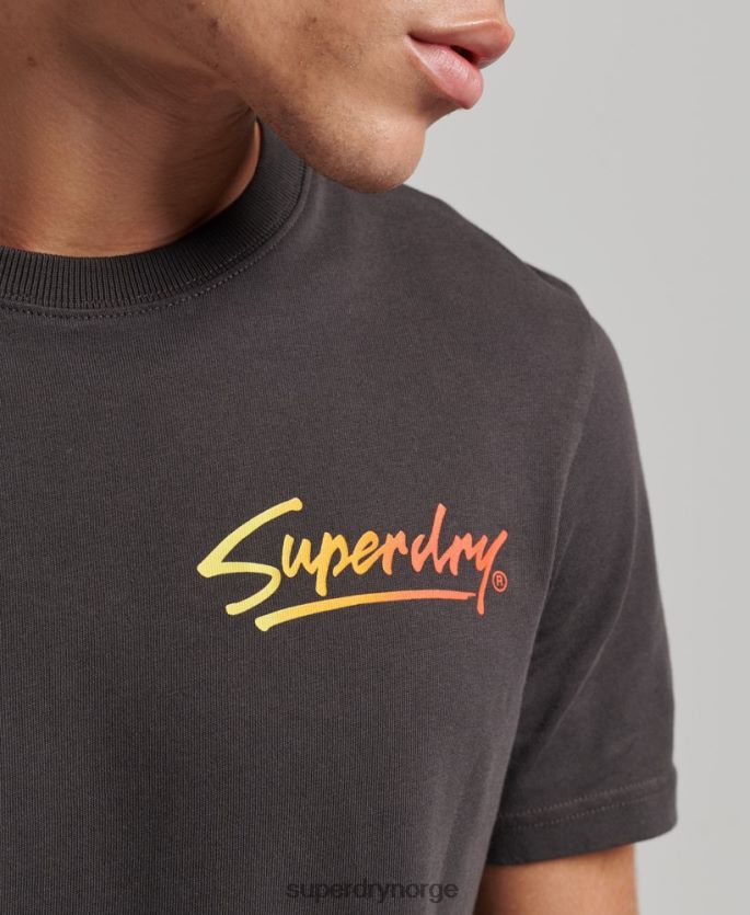 Superdry brun klær 86P46D4794 80-talls t-skjorte med logo med logo i sentrum menn