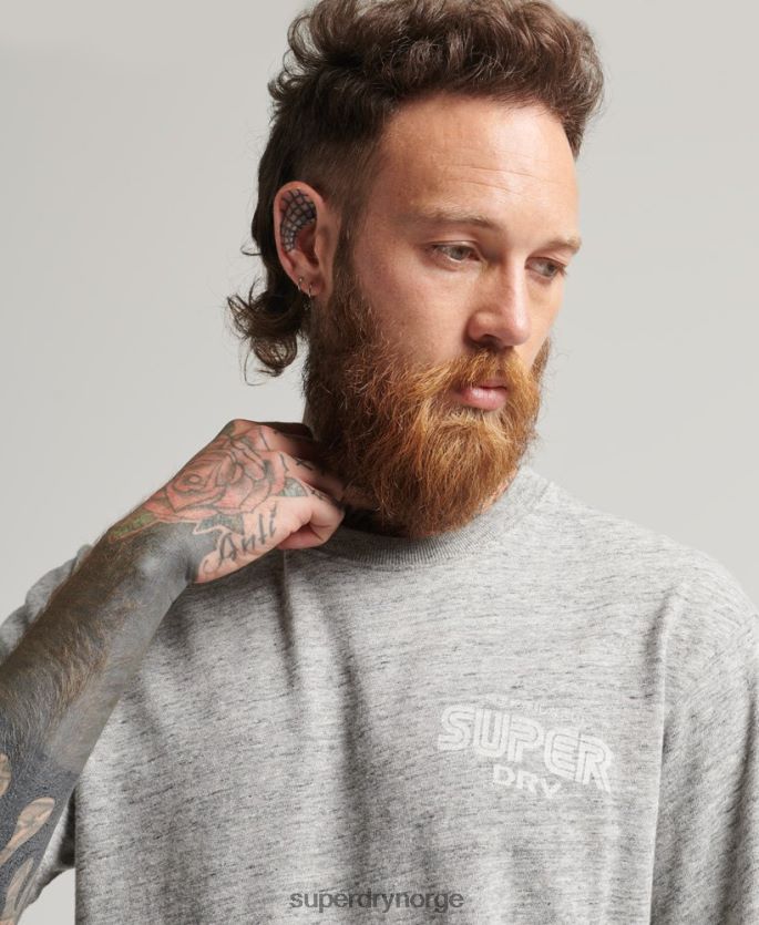 Superdry grå klær 86P46D4831 spill på t-skjorte med logo fra 90-tallet menn