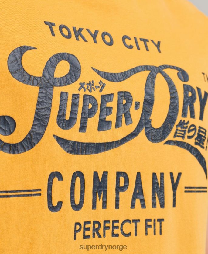 Superdry gul klær 86P46D4948 script stil college t-skjorte menn