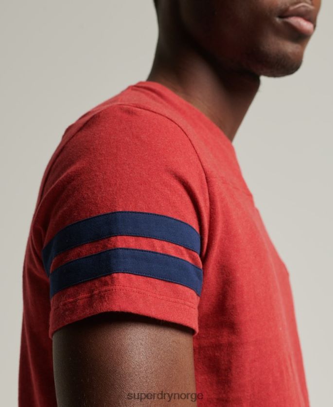 Superdry rød klær 86P46D4844 organisk bomull essensielt quarterback-t-skjorte med logo menn