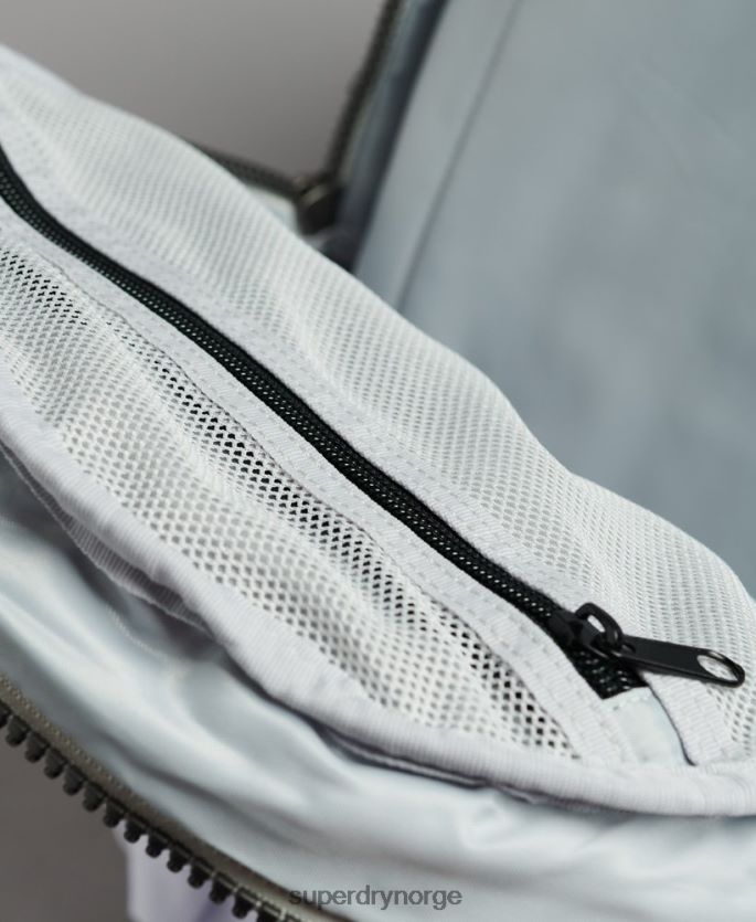 Superdry hvit tilbehør 86P46D1610 fjelltarp grafisk ryggsekk menn