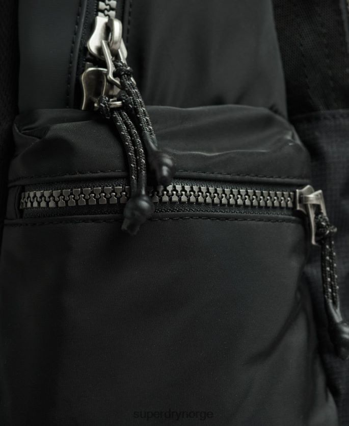 Superdry svart tilbehør 86P46D1639 fjelltarp grafisk ryggsekk menn