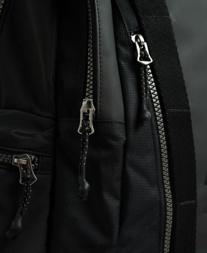 Superdry svart tilbehør 86P46D1696 fjelltarp grafisk ryggsekk menn